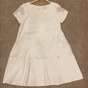 Super cute white dress!